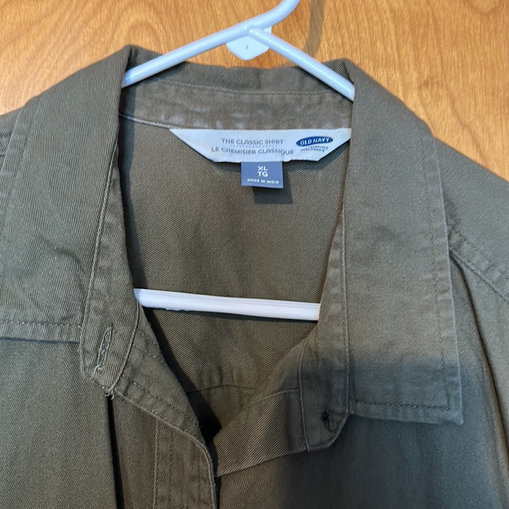 Button down - Picture 3 of 3